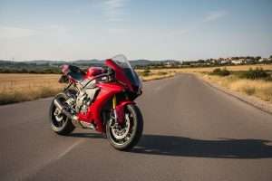 Yamaha R1 : quelle est sa vitesse max ?