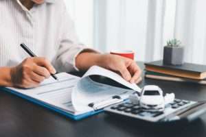 Comment bien simuler son assurance auto pour réduire la facture ?